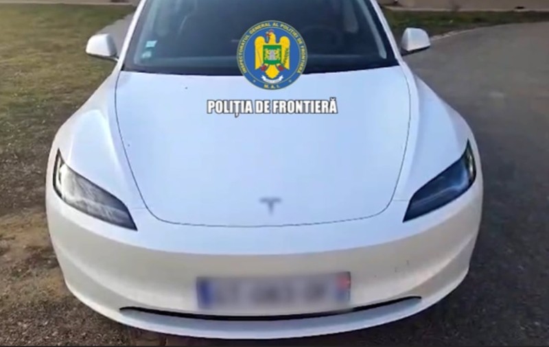 Tesla de 30.000 de euro, căutată în Franța, găsită și preluată de polițiștii din Oradea