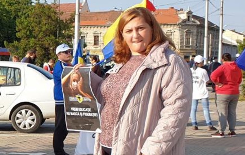 O profesoară de engleză din Oradea, cercetată penal pentru instigare la nepurtarea măştii