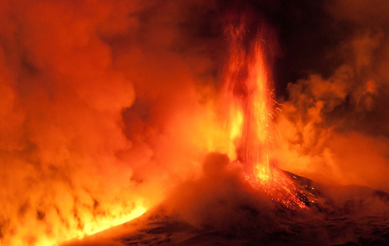 UPDATE | ERUPŢIE VULCANICĂ în Japonia: UN MORT, 30 de răniţi grav şi zeci de persoane blocate
