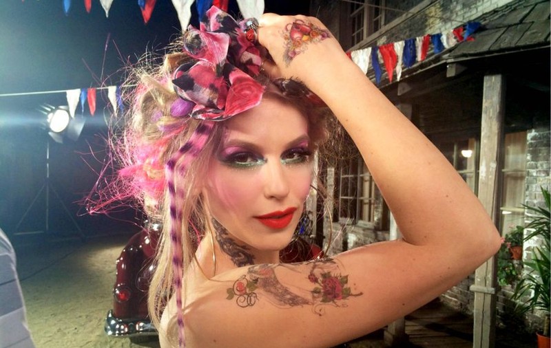 CORINA, mai NONCONFORMISTĂ ca niciodată! 5 TATUAJE pentru noul videoclip! | FOTO/VIDEO