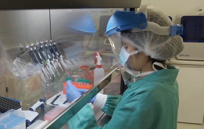 Vânătorii de variante: povestea efortului complex al Africii de Sud pentru depistarea și blocarea noilor tulpini de COVID