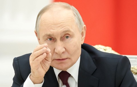 Un renumit academician rus, aplaudat la scenă deschisă la Moscova când l-a criticat pe Vladimir Putin: „Totul se duce de râpă pentru noi”