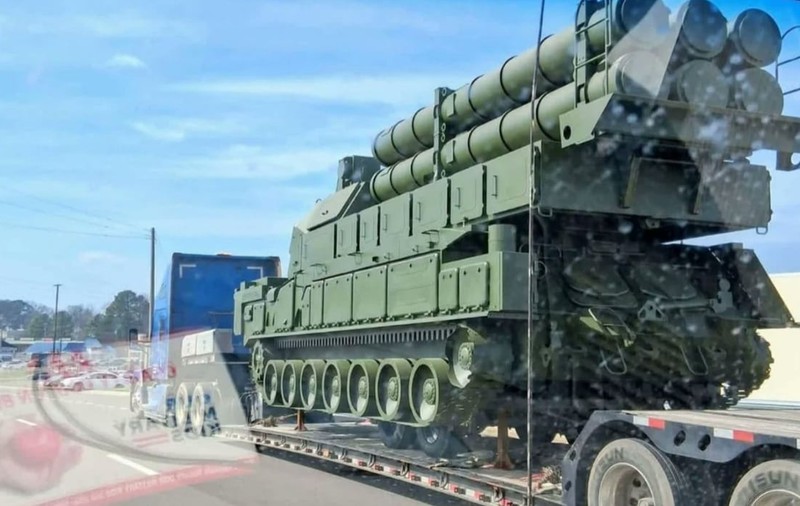 Un sistem antiaerian rusesc, folosit în războiul din Ucraina, a fost filmat pe o autostradă din SUA: misterul din spatele imaginilor