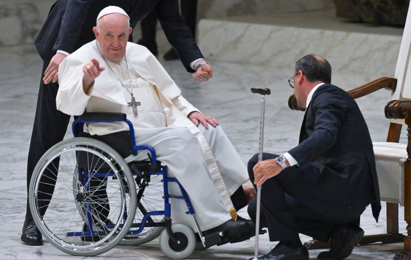 Papa Francisc și-a ales un asistent medical personal
