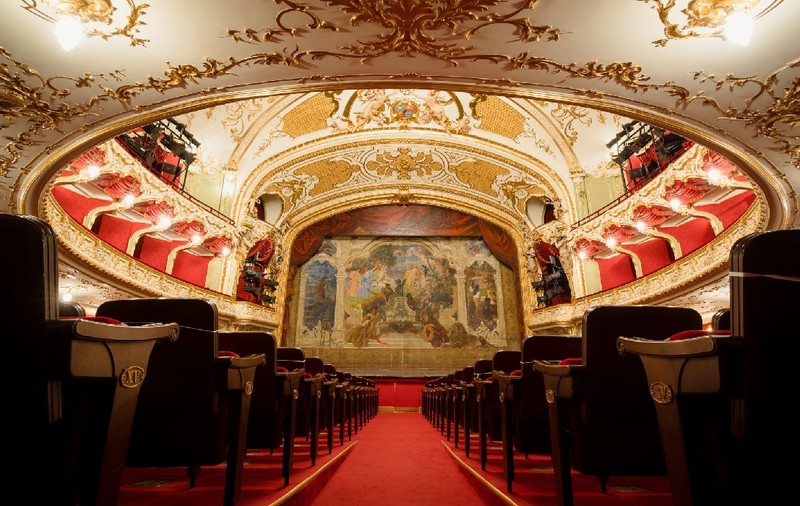 Un actor de la Teatrul Național din Iași a ajuns la spital după ce tavanul fals a căzut peste el în timpul spectacolului