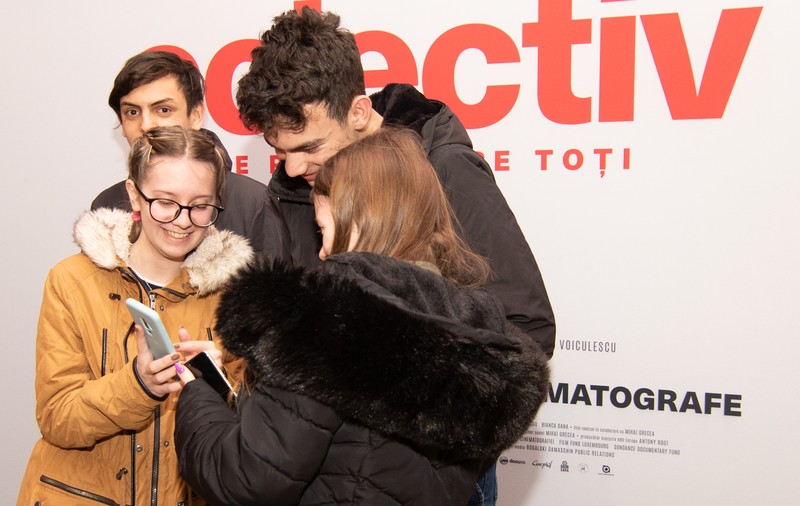 Tinerii de azi din orașul lui Pinalti: ”În această seară am decis să mă înscriu într-un partid politic”, au spus ei după vizionarea „Colectiv”