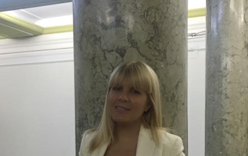 Prima imagine cu Elena Udrea însărcinată. Cu iubitul pe o plajă din Costa Rica