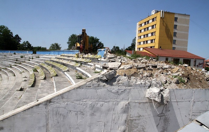 A început demolarea stadionului din Sibiu. Ardelenii își fac o arenă de 17 milioane de euro