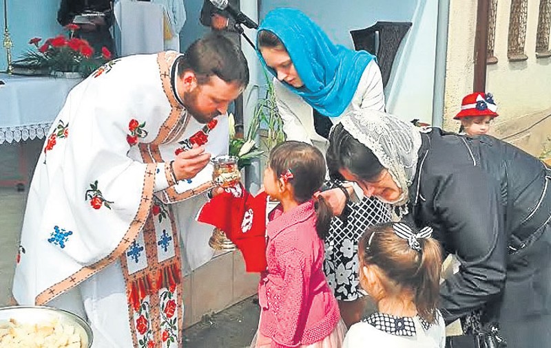 Un preot din Beclean vrea să schimbe vestimentaţia bisericească