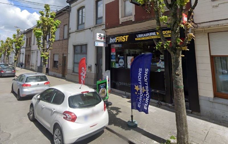 Un român și un moldovean au consumat cocaină și apoi au decis să fure un seif dintr-o librărie cu o roabă, în Belgia