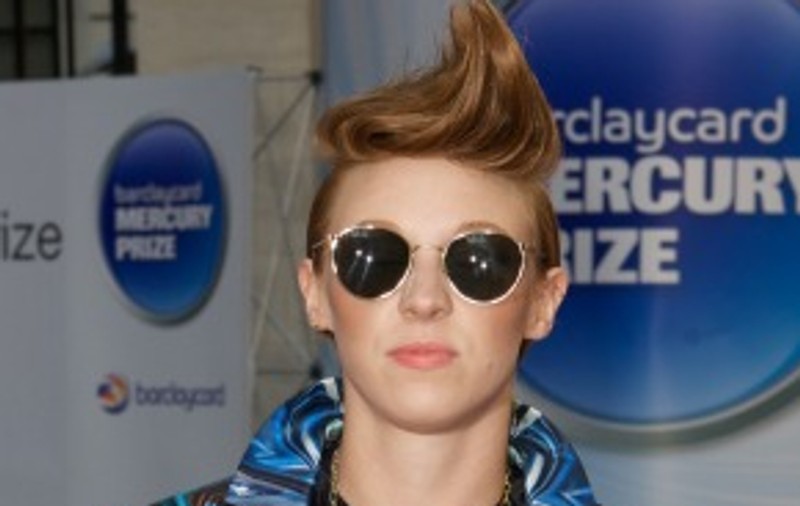 La Roux ”schimbă macazul”
