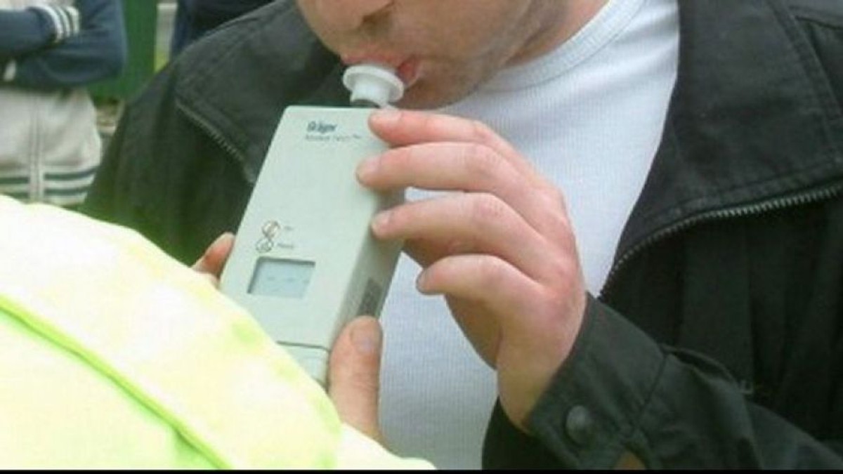 Un șofer a condus beat un microbuz plin cu copii