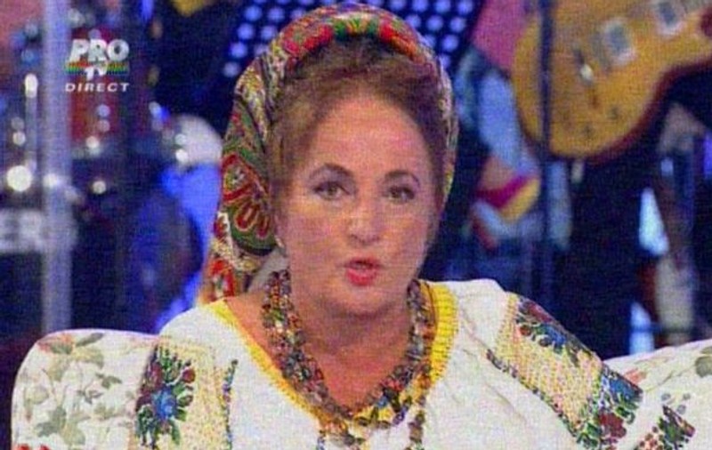 Laura Lavric către SORA SA: "Mai bine te OMORA MAMA! Ești SATANA"