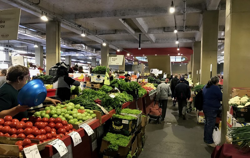 Închiderea piețelor stârnește nemulțumiri: „Nu văd care este diferența între o piață închisă și un supermarket”