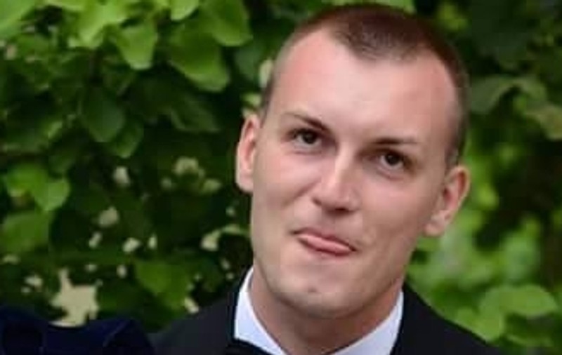 Un polițist craiovean a abuzat sexual o copilă de 13 ani și a filmat totul! Agresorul a fost reținut pentru 30 de zile