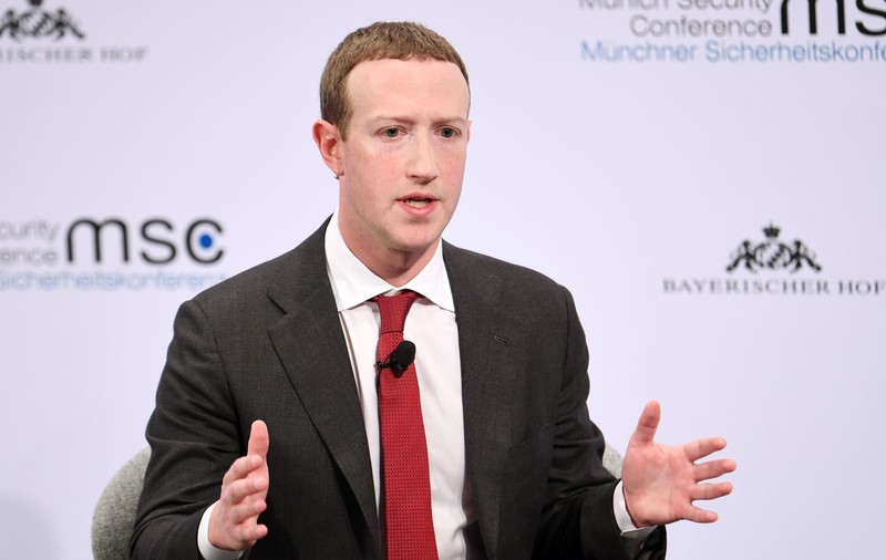 Mark Zuckerberg a purtat un ceas „creat dintr-un meteorit”, la un eveniment. Prețul accesoriului