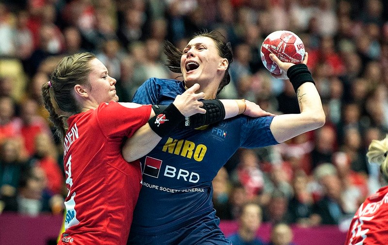 Finalul de FOC al meciului Danemarca România 30-31. Imaginile care îţi fac pielea de găină. Fetele noastre s-au calificat în ultima secundă! | VIDEO