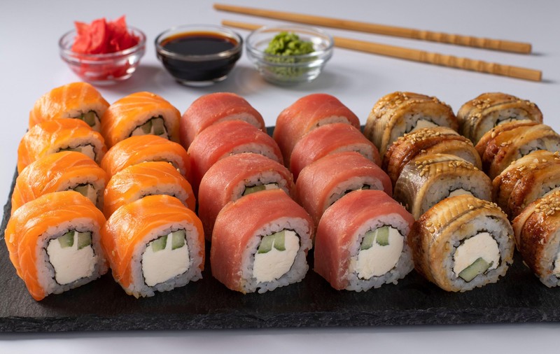 Doi bărbați, arestați în Japonia după ce și-au folosit bețișoarele pentru a lua ghimbir dintr-un bol comun, într-un restaurant