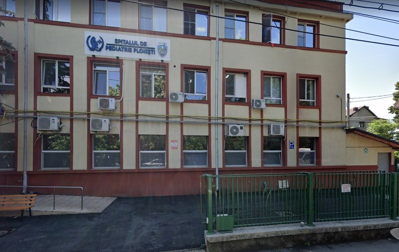 Copil de două luni, în stare gravă la Spitalul de Pediatrie Ploiești. Mama lui, declarații contradictorii. Prefectura face anchetă