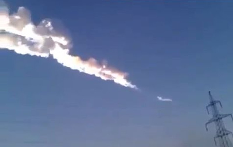 O ploaie de meteoriţi a provocat pagube şi răniţi în Rusia | VIDEO