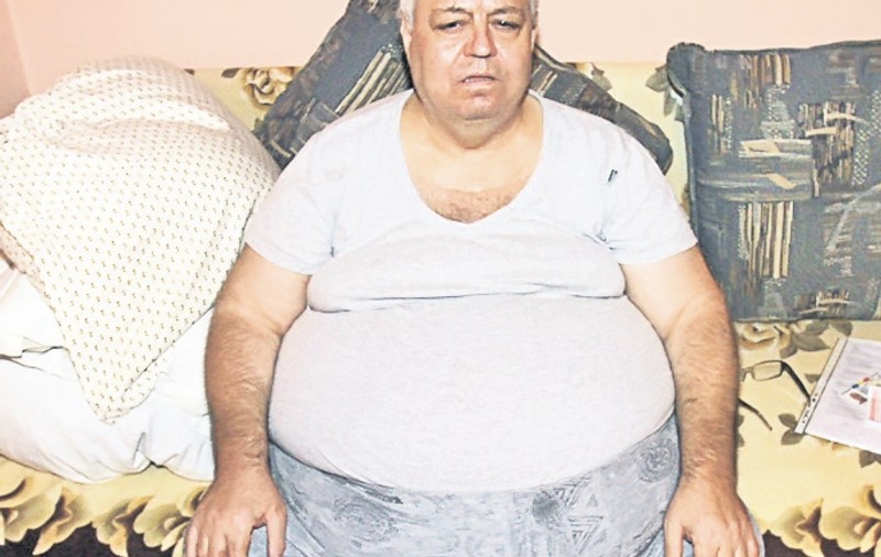 «Pentru că sunt obez, de trei ani n-am mai ieşit din casă»