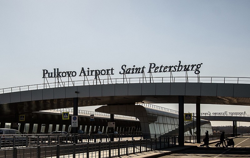 „Bunicul nebun merge all-in cu viețile noastre!”. Site-ul aeroportului Pulkovo din Sankt Petersburg a fost spart de hackeri