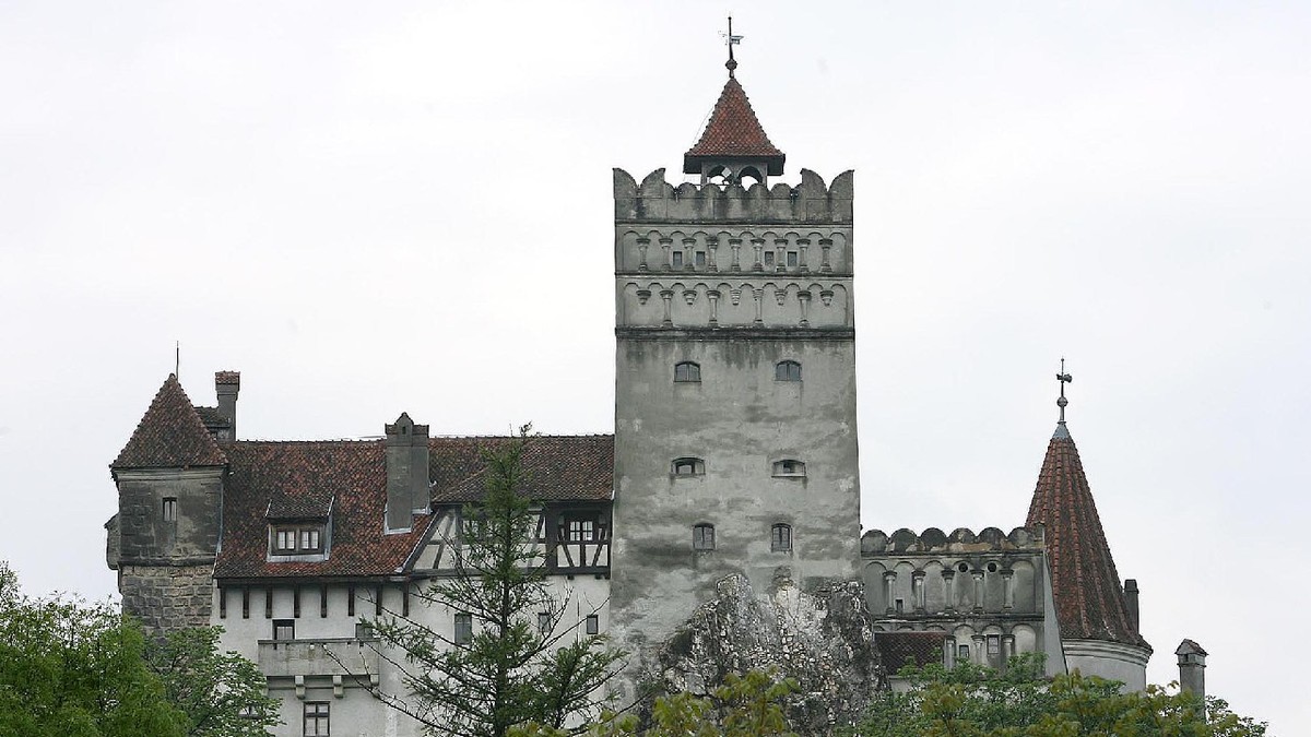 CASTELUL BRAN Castelului Bran din localitatea cu acelasi nume din judetul Brasov
