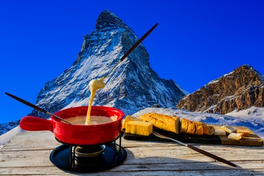 Mâncăruri pe care să le încerci în Elveția - Fondue