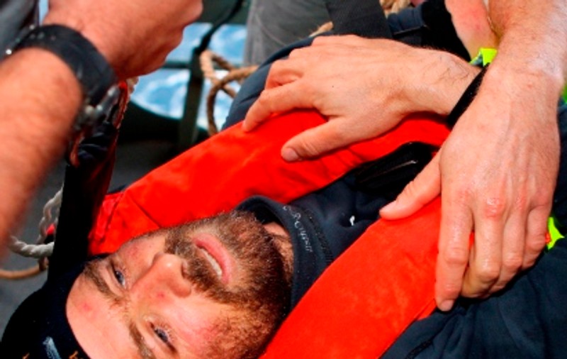 Un hoţ a leşinat după ce s-a ascuns în podul casei   