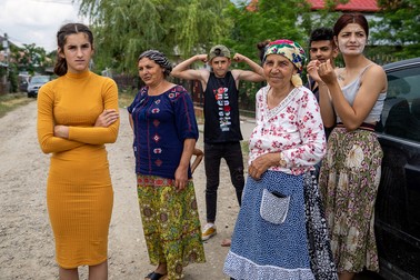 Scandal sau nu, străzile din Murgeni sunt mereu animate