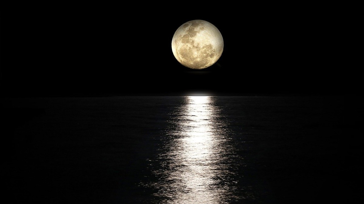 luna plina 14 iunie 2022 - luna plina peste apa