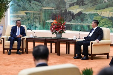 Directorul general al OMS, Tedros Adhanom, și președintele Chinei, Xi Jinping