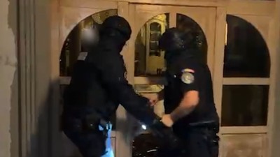 POLITIA ARESTEAZA MEMBRII BANDEI