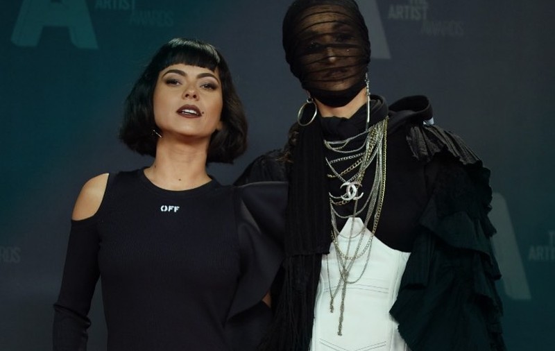 Defilare extravagantă la The Artist Awards. Vedetele au purtat ținute de mii de euro, cu sclipici, blană, paiete și voal