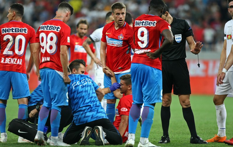 Sacrificiul lui Dragoș Nedelcu, fotbalistul FCSB care a terminat meciul cu Hajduk Split cu nasul spart de un obiect aruncat din tribune. Riscă un meci cu porțile închise! | FOTO