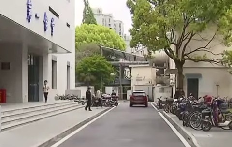 China a inaugurat la Shanghai primul drum realizat din peste 6000 de sticle de lapte reciclate.Sursă foto: captură video/ Youtube.