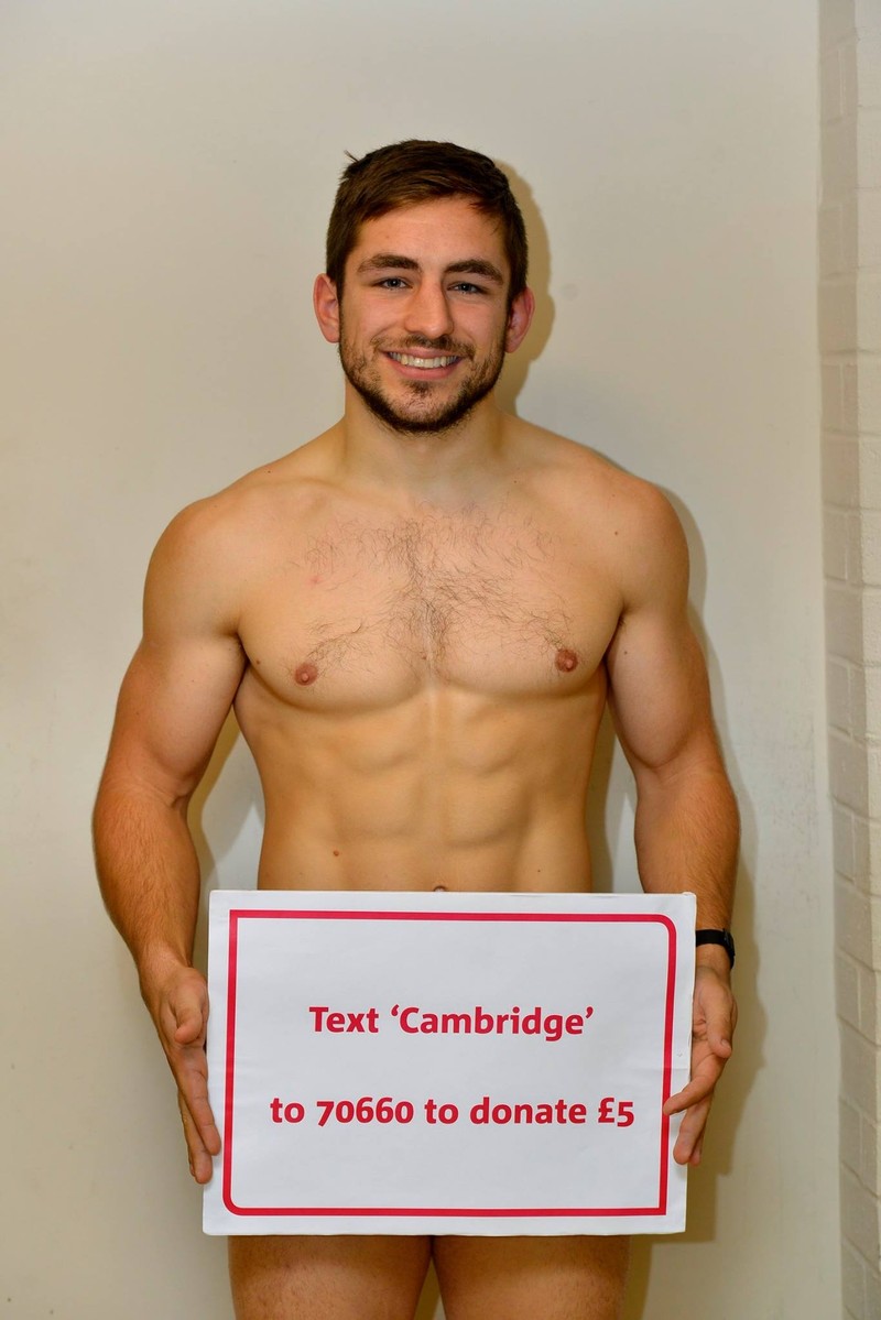 Harry Peck, căpitanul lui Cambridge, îşi îndeamnă fanii să doneze 5 lire sterline în scopuri caritabile