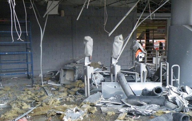 EXPLOZIE! Încă o bombă la stadion! ^”Fațada de sticlă a arenei e distrusă. Izolăm zonele periculoase” 