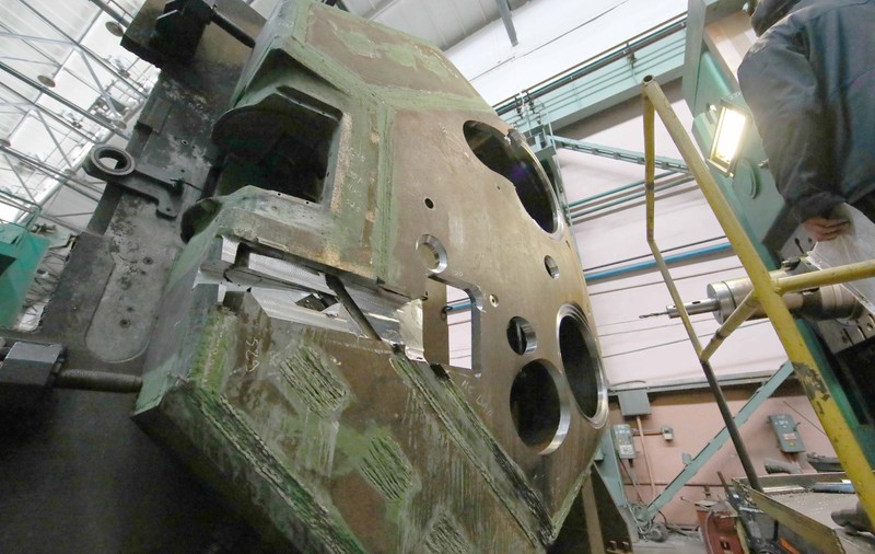 Ucraina aruncă în luptă noul model de tancuri Oplot, fabricat la Harkov. Ce spune ministrul Oleksii Reznikov după ce l-a testat