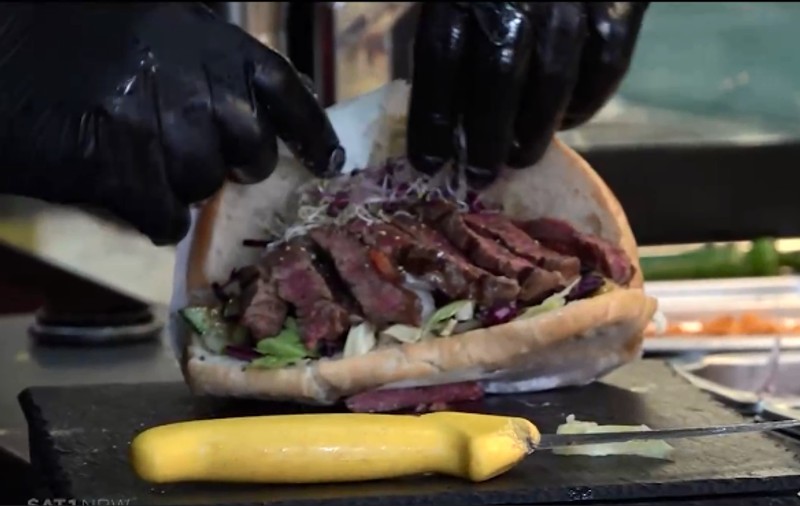 Un fast-food din Bochum vinde un kebab cu 30 de euro. Din ce este făcut