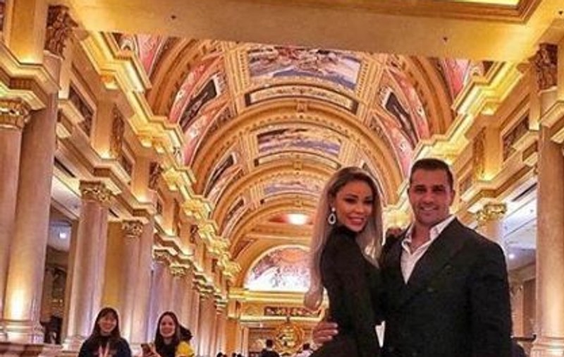 Nici bine nu au venit dintr-o vacanță de lux că Bianca Drăgușanu și Alex Bodi au plecat în alta. S-au plimbat de mână prin mall în Dubai