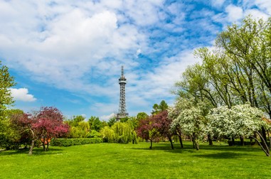 Dealul Petřín și Turnul de observație