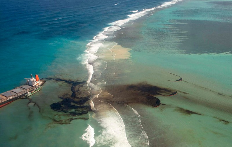 Paradisul din Mauritius, amenințat de un dezastru. Mii de tone de petrol ar putea să se scurgă în Ocean