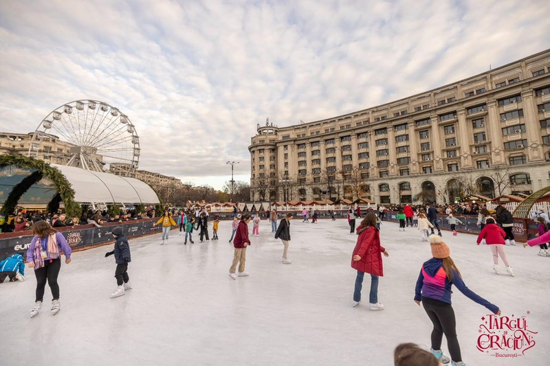Patinoarul din Piața Constituției