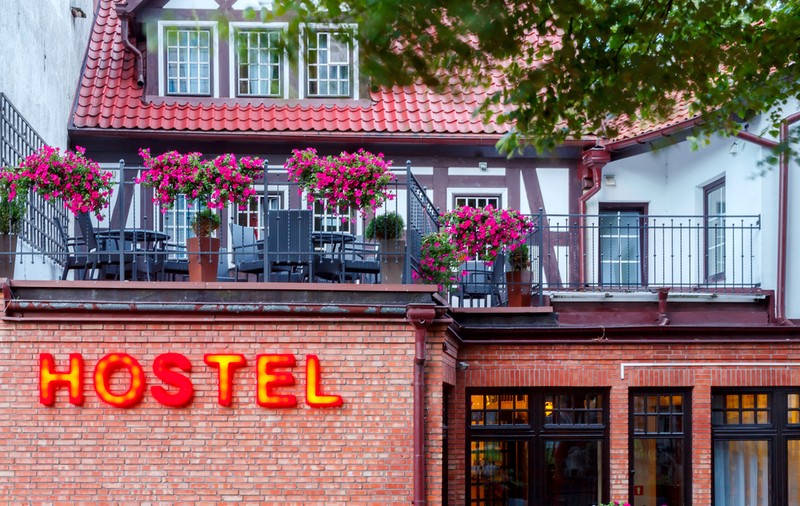 Avantajele şi dezavantajele de a te caza la un hostel