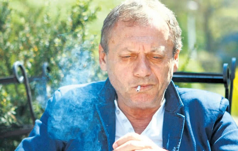 Doi medici încearcă să explice de ce a murit Ilie Balaci. ”Iau în calcul posibilitatea ca un cheag să se fi desprins din zonă operată și să fi ajuns la plămâni, să îl împiedice să mai respire”