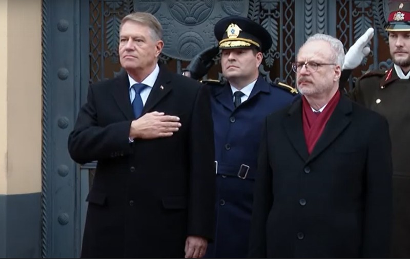 Klaus Iohannis, vizite oficiale în Letonia și Lituania. Va participa și la un summit dedicat întăririi Flancului Estic al NATO