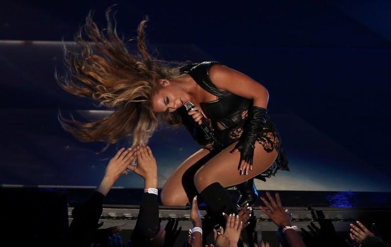 FEMEIA-SHOW! BEYONCE, REVENIRE EXTRAORDINARĂ pe SCENĂ! SPECTACOL INCENDIAR, la un an după ce a născut! FOTO