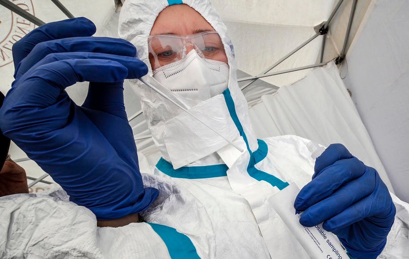 Grecia a identificat patru cazuri de infectare cu noua variantă a coronavirusului