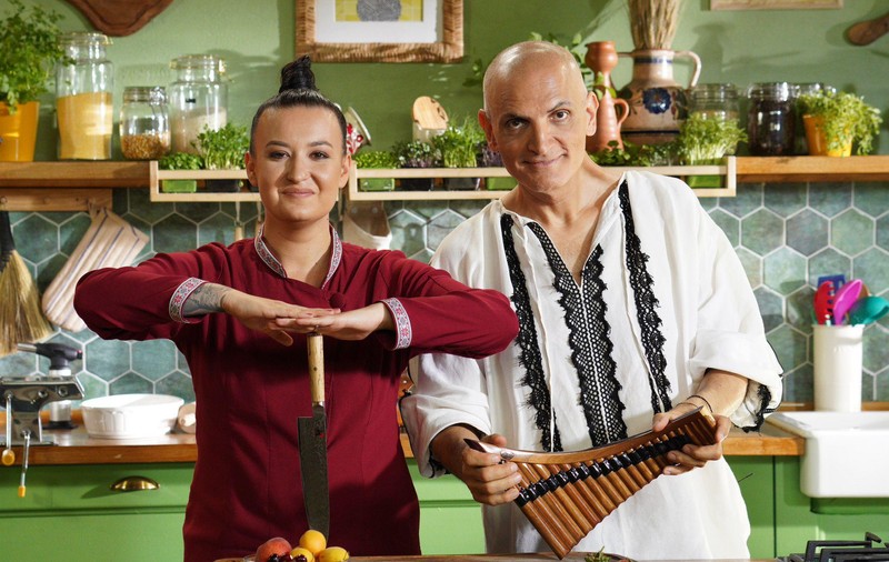 Hello Chef sezonul 6 revine la Antena 1. Damian Drăghici i se alătură Roxanei Blenche. „Este o adevărată plăcere”